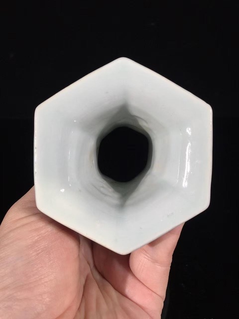 古玩陶瓷人物紋青花瓶真品鑒賞圖