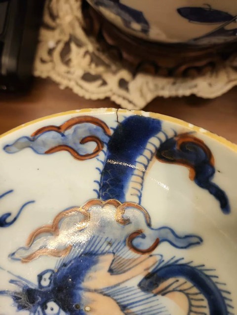 古玩陶瓷乾隆青花加彩過墻龍紋盤真品鑒賞圖