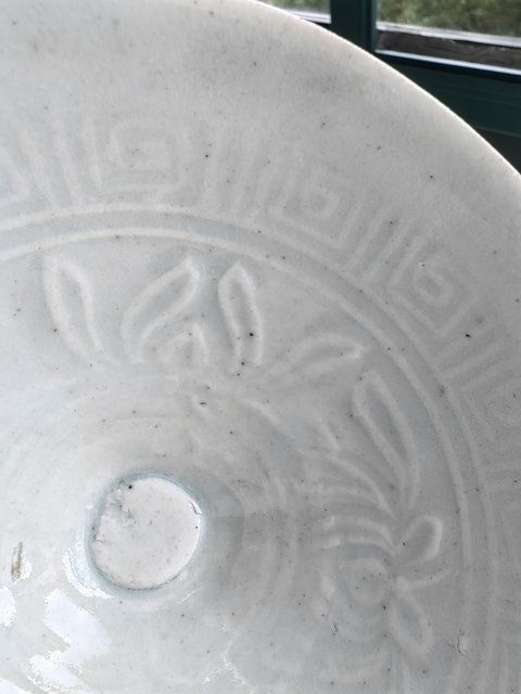 古玩陶瓷湘湖窯青白釉花卉紋斗笠碗真品鑒賞圖