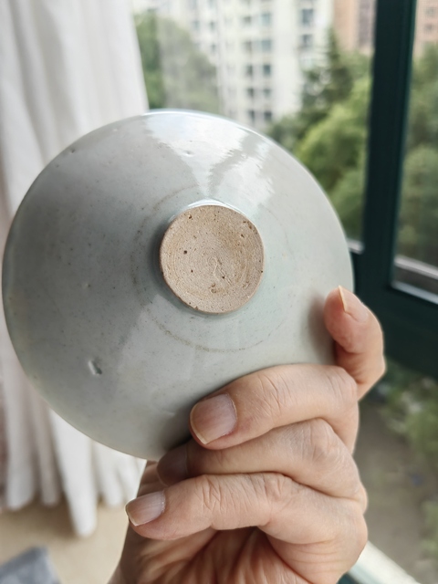古玩陶瓷湘湖窯青白釉花卉紋斗笠碗真品鑒賞圖