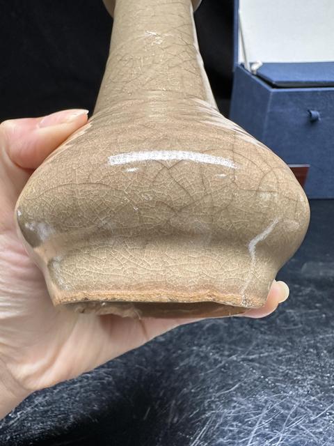 古玩陶瓷南宋龍泉旋紋長頸瓶真品鑒賞圖