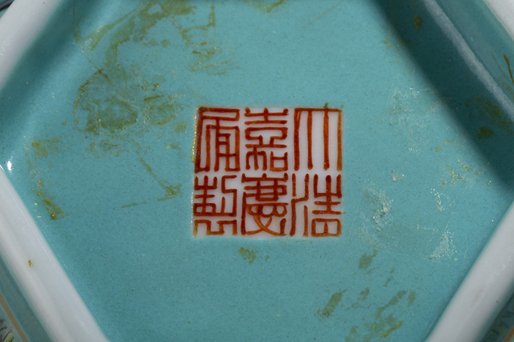 古玩陶瓷民國·松石綠地粉彩瑞獸紋六方供碗真品鑒賞圖