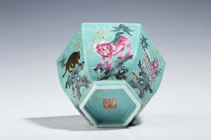 古玩陶瓷民國·松石綠地粉彩瑞獸紋六方供碗真品鑒賞圖