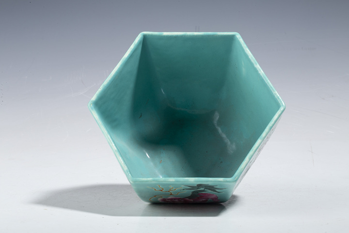 古玩陶瓷民國·松石綠地粉彩瑞獸紋六方供碗真品鑒賞圖