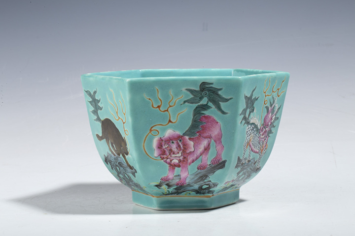 古玩陶瓷民國·松石綠地粉彩瑞獸紋六方供碗真品鑒賞圖