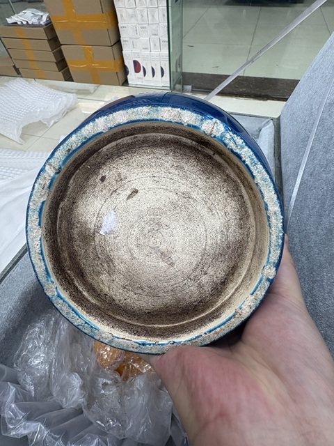古玩陶瓷孔雀藍(lán)釉天球瓶真品鑒賞圖