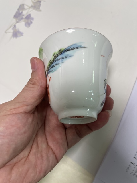 古玩陶瓷粉彩西廂記鈴鐺杯真品鑒賞圖