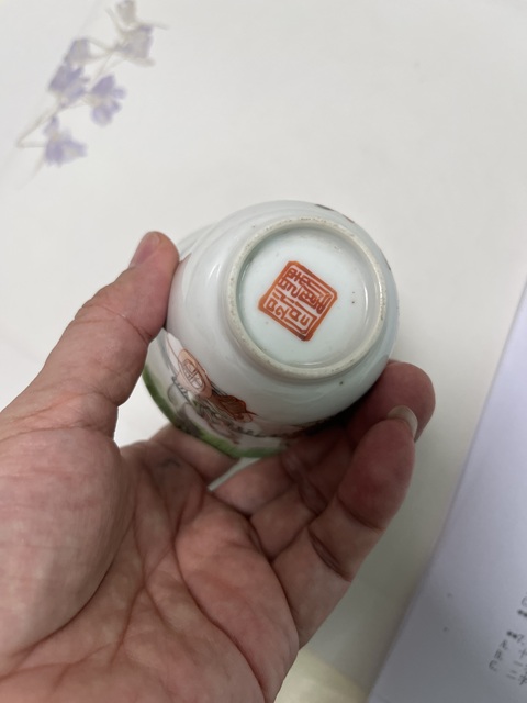 古玩陶瓷粉彩西廂記鈴鐺杯真品鑒賞圖