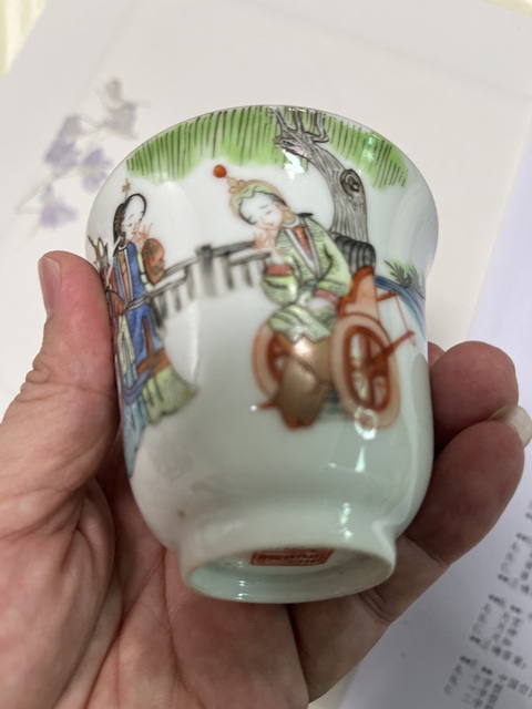 古玩陶瓷粉彩西廂記鈴鐺杯真品鑒賞圖