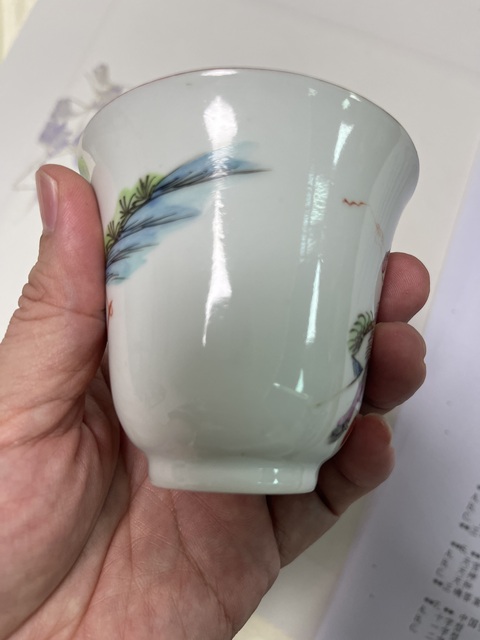 古玩陶瓷粉彩西廂記鈴鐺杯真品鑒賞圖