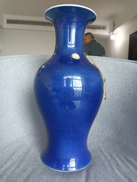 古玩陶瓷灑藍釉觀音瓶真品鑒賞圖
