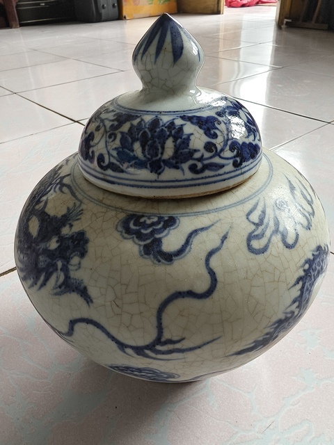 古玩陶瓷青花云龍紋蓋罐真品鑒賞圖