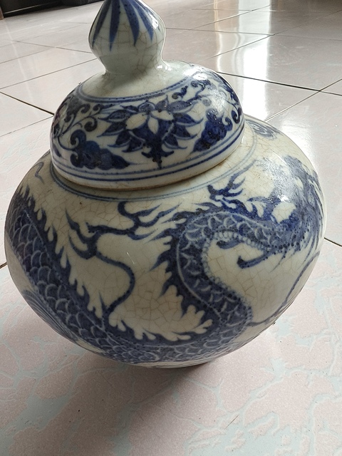 古玩陶瓷青花云龍紋蓋罐真品鑒賞圖