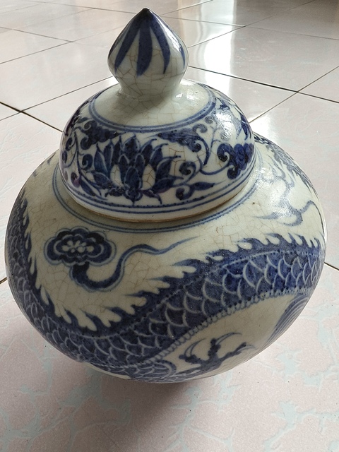 古玩陶瓷青花云龍紋蓋罐真品鑒賞圖