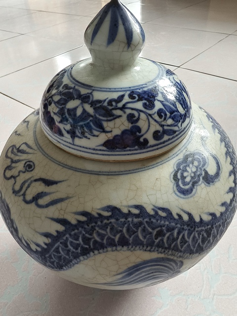 古玩陶瓷青花云龍紋蓋罐真品鑒賞圖