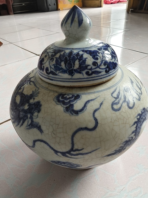 古玩陶瓷青花云龍紋蓋罐真品鑒賞圖