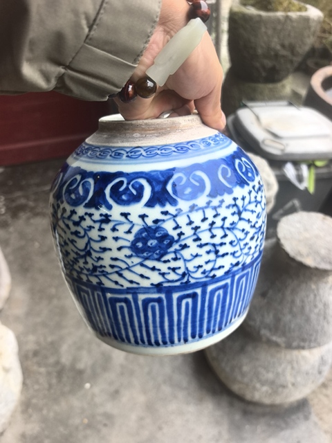 古玩陶瓷花卉紋青花罐真品鑒賞圖