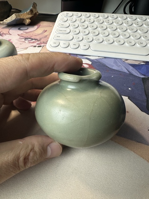 古玩陶瓷龍泉窯青釉水盂真品鑒賞圖