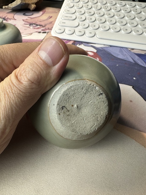 古玩陶瓷龍泉窯青釉水盂真品鑒賞圖