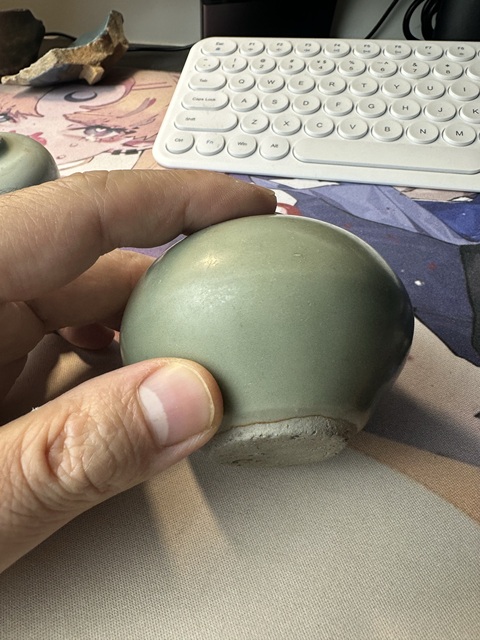 古玩陶瓷龍泉窯青釉水盂真品鑒賞圖