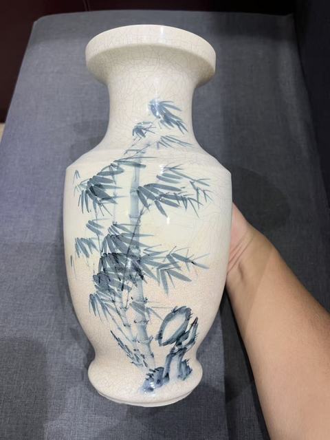 古玩陶瓷哥釉青花竹葉紋瓶真品鑒賞圖