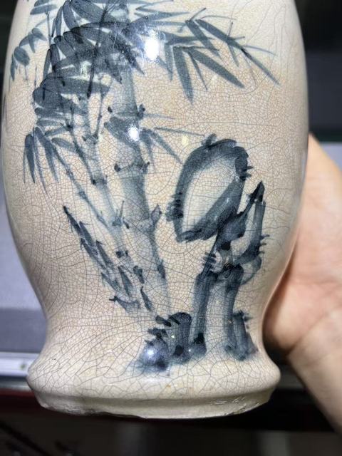 古玩陶瓷哥釉青花竹葉紋瓶真品鑒賞圖