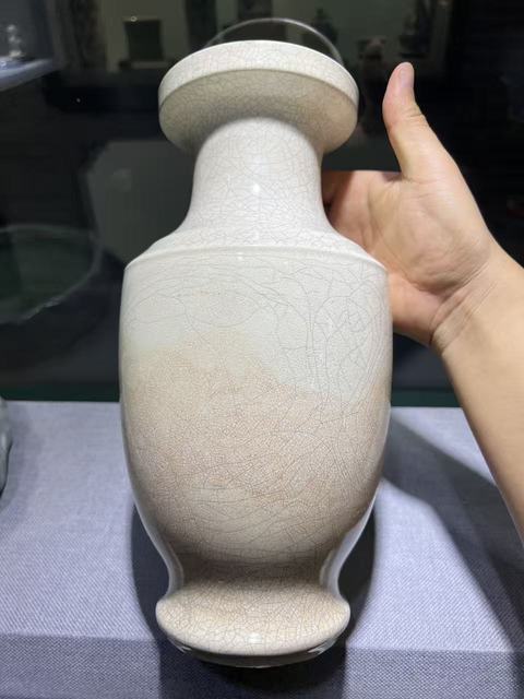 古玩陶瓷哥釉青花竹葉紋瓶真品鑒賞圖