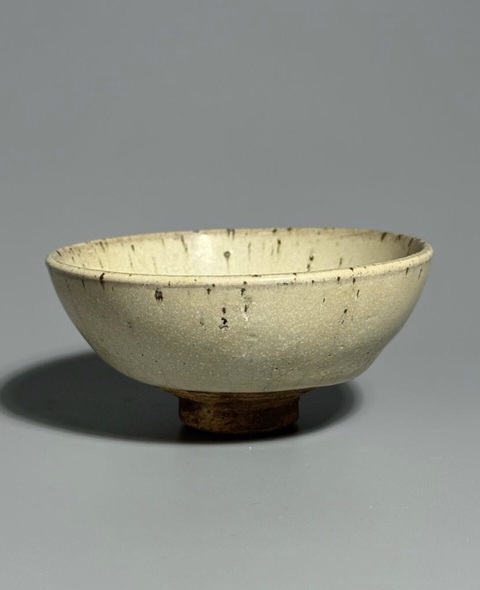 古玩陶瓷鈞窯月白釉茶盞真品鑒賞圖