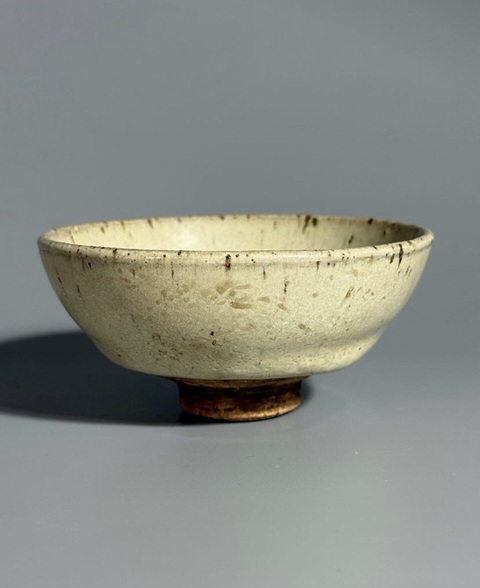 古玩陶瓷鈞窯月白釉茶盞真品鑒賞圖