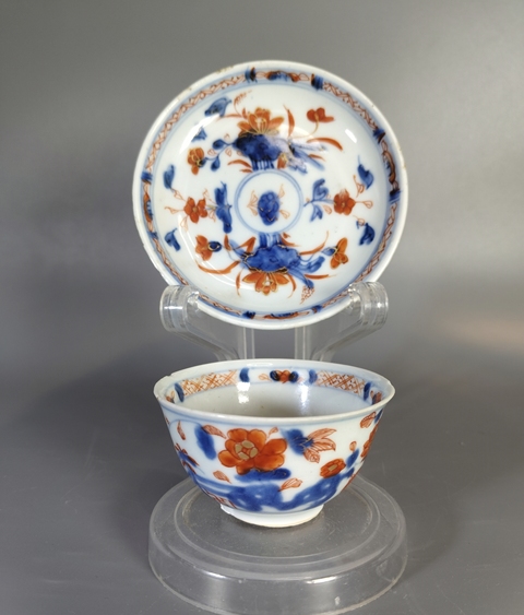 古玩陶瓷青花礬紅花卉紋杯碟真品鑒賞圖