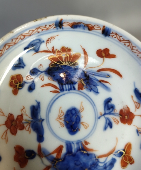 古玩陶瓷青花礬紅花卉紋杯碟真品鑒賞圖