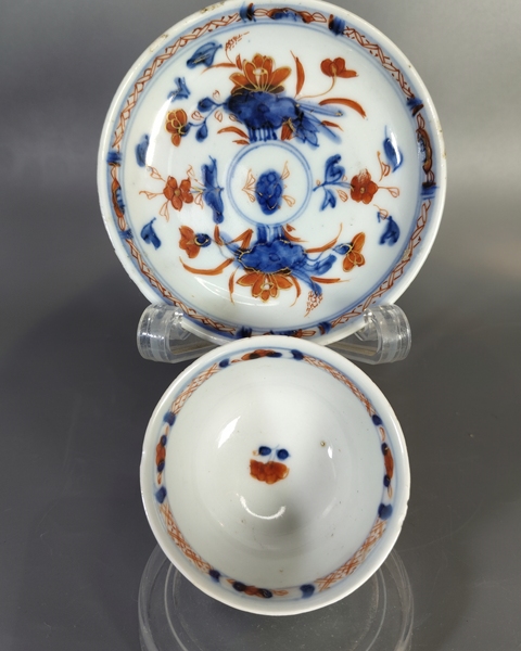 古玩陶瓷青花礬紅花卉紋杯碟真品鑒賞圖