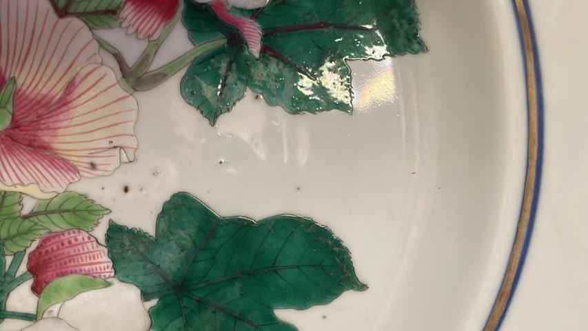古玩陶瓷粉彩花卉紋盤(pán)真品鑒賞圖