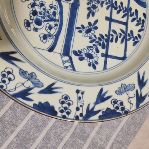 古玩陶瓷青花庭院花卉紋折沿盤真品鑒賞圖