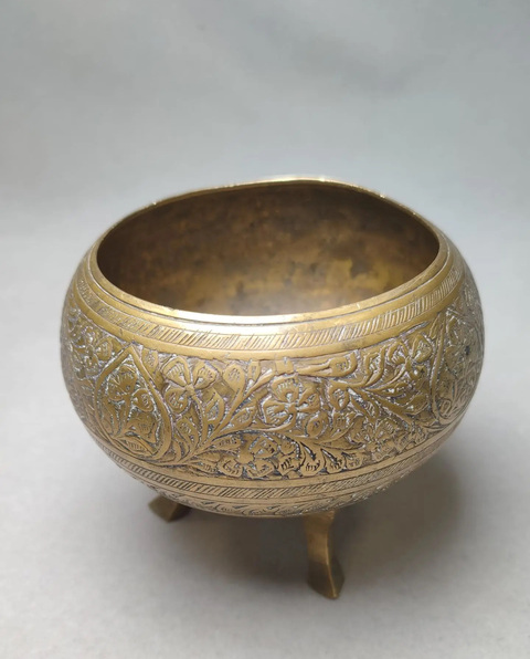 古玩陶瓷西洋刻花三足銅擺件真品鑒賞圖