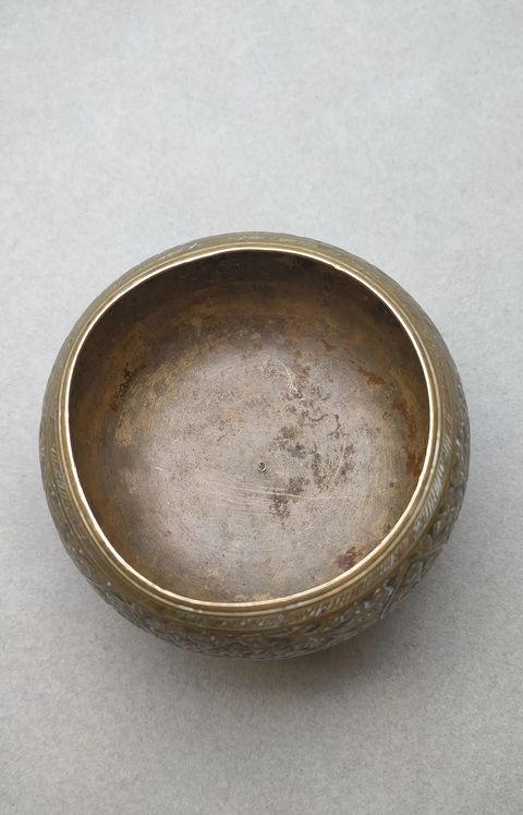 古玩陶瓷西洋刻花三足銅擺件真品鑒賞圖