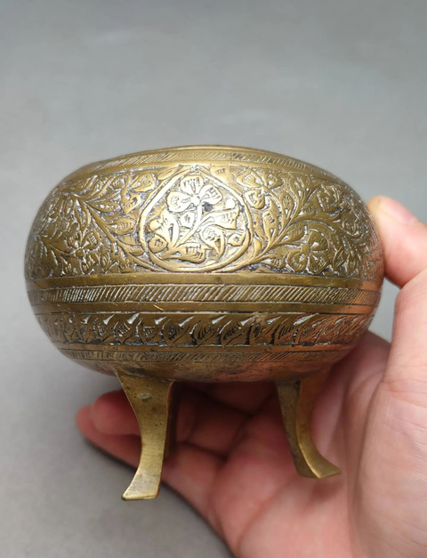 古玩陶瓷西洋刻花三足銅擺件真品鑒賞圖