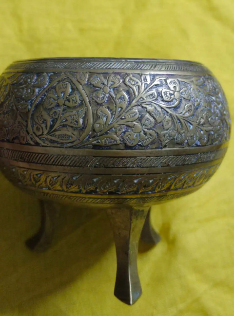 古玩陶瓷西洋刻花三足銅擺件真品鑒賞圖