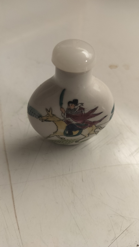 古玩陶瓷粉彩人物故事紋鼻煙壺真品鑒賞圖