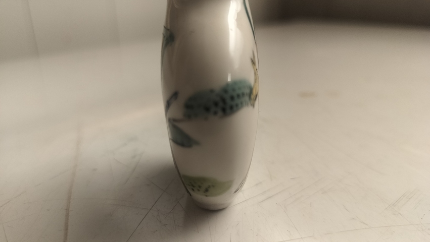 古玩陶瓷粉彩人物故事紋鼻煙壺真品鑒賞圖