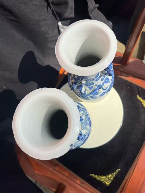 古玩陶瓷青花纏枝花紋雙耳瓶真品鑒賞圖