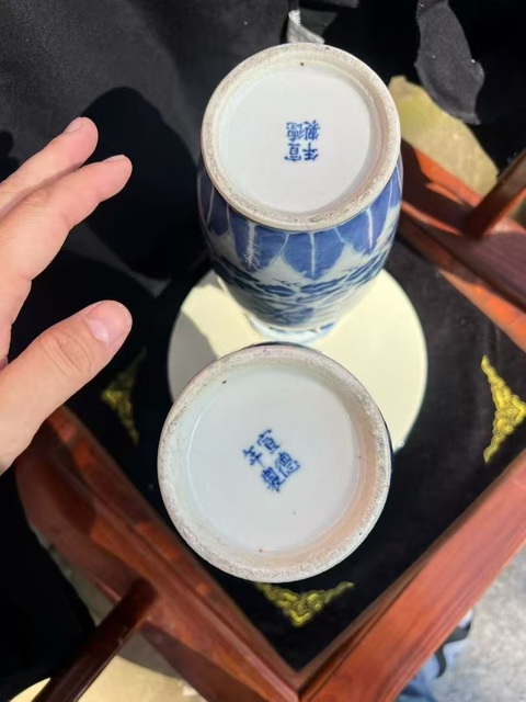 古玩陶瓷青花纏枝花紋雙耳瓶真品鑒賞圖