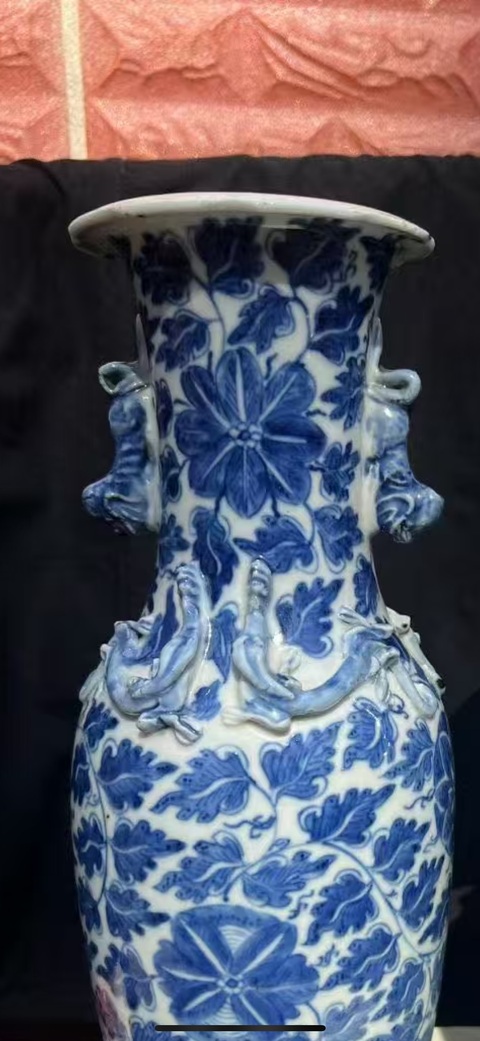 古玩陶瓷青花纏枝花紋雙耳瓶真品鑒賞圖