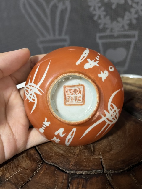 古玩陶瓷晚清礬紅留白蘭草詩文蓋碗拍賣，當前價格350元
