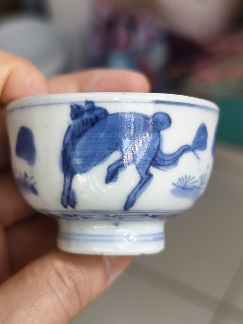 古玩陶瓷駿馬圖壓手杯真品鑒賞圖