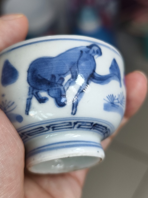 古玩陶瓷駿馬圖壓手杯真品鑒賞圖