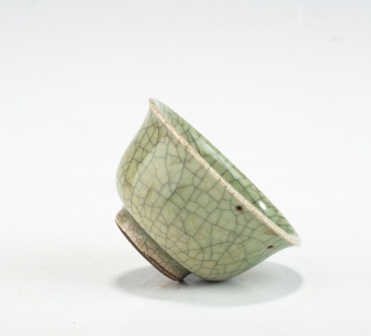 古玩陶瓷日本明治綠哥釉茶碗真品鑒賞圖