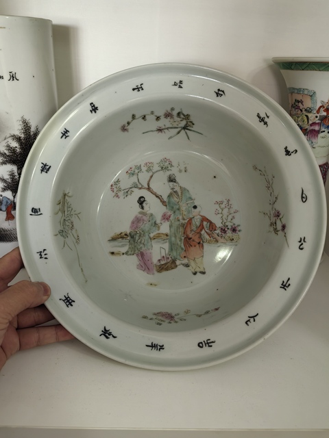 古玩陶瓷粉彩人物故事紋折沿盆真品鑒賞圖