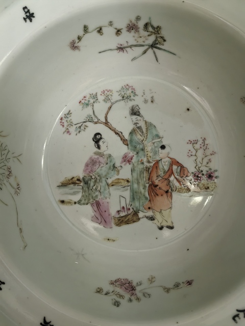 古玩陶瓷粉彩人物故事紋折沿盆真品鑒賞圖