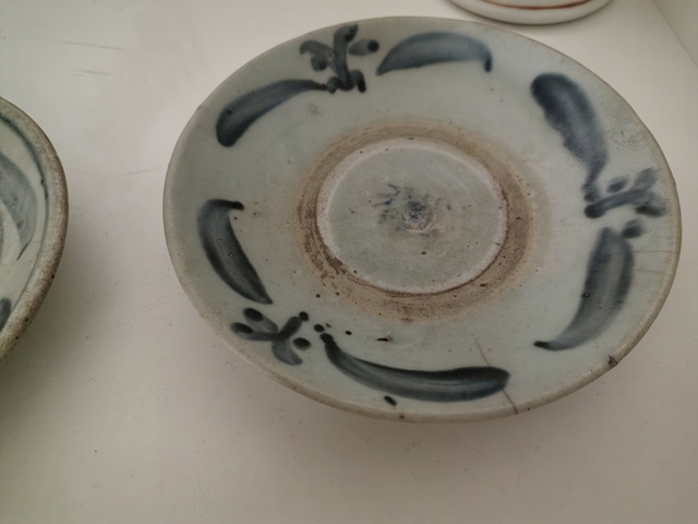 古玩陶瓷花卉紋青花盤真品鑒賞圖